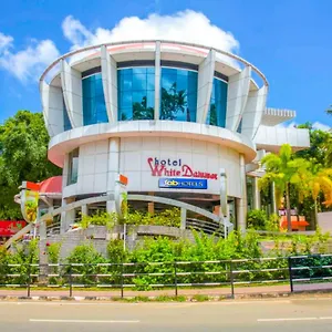 *** Hotel Fabhotel White Dammar India